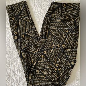 NWOT LuLaRoe Leggings. One Size 0-12